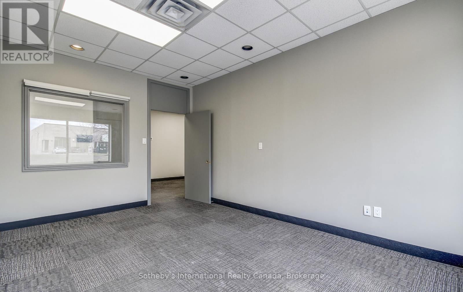 111 CARLAUREN ROAD Image 16