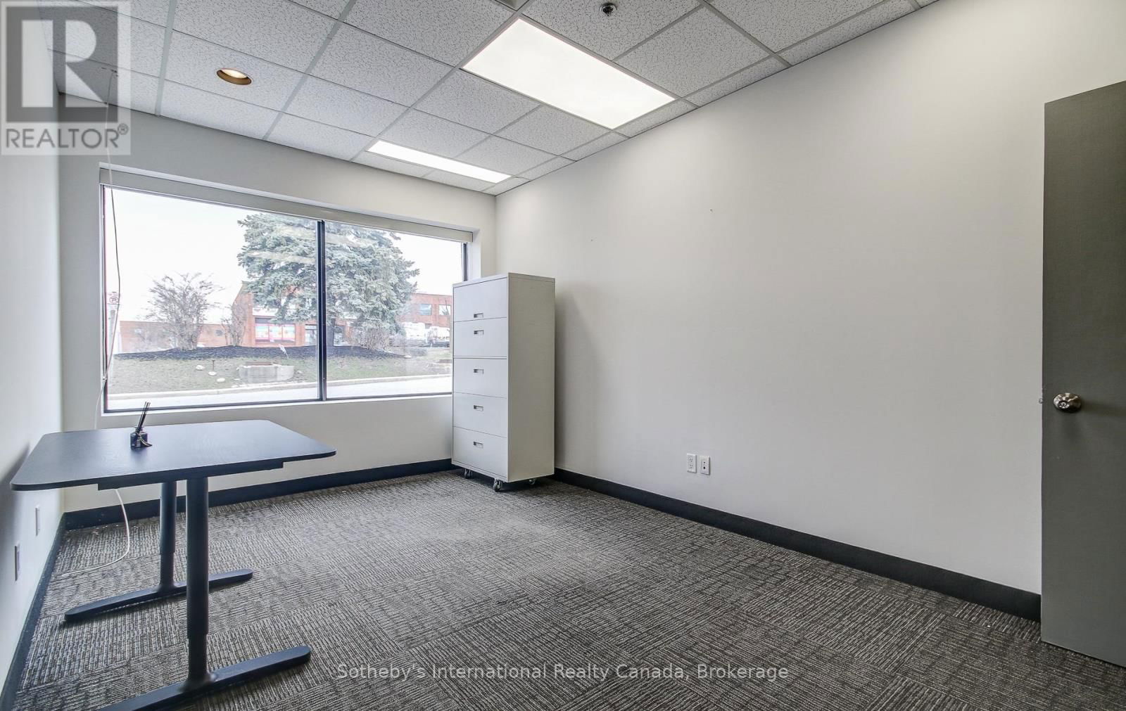 111 CARLAUREN ROAD Image 17