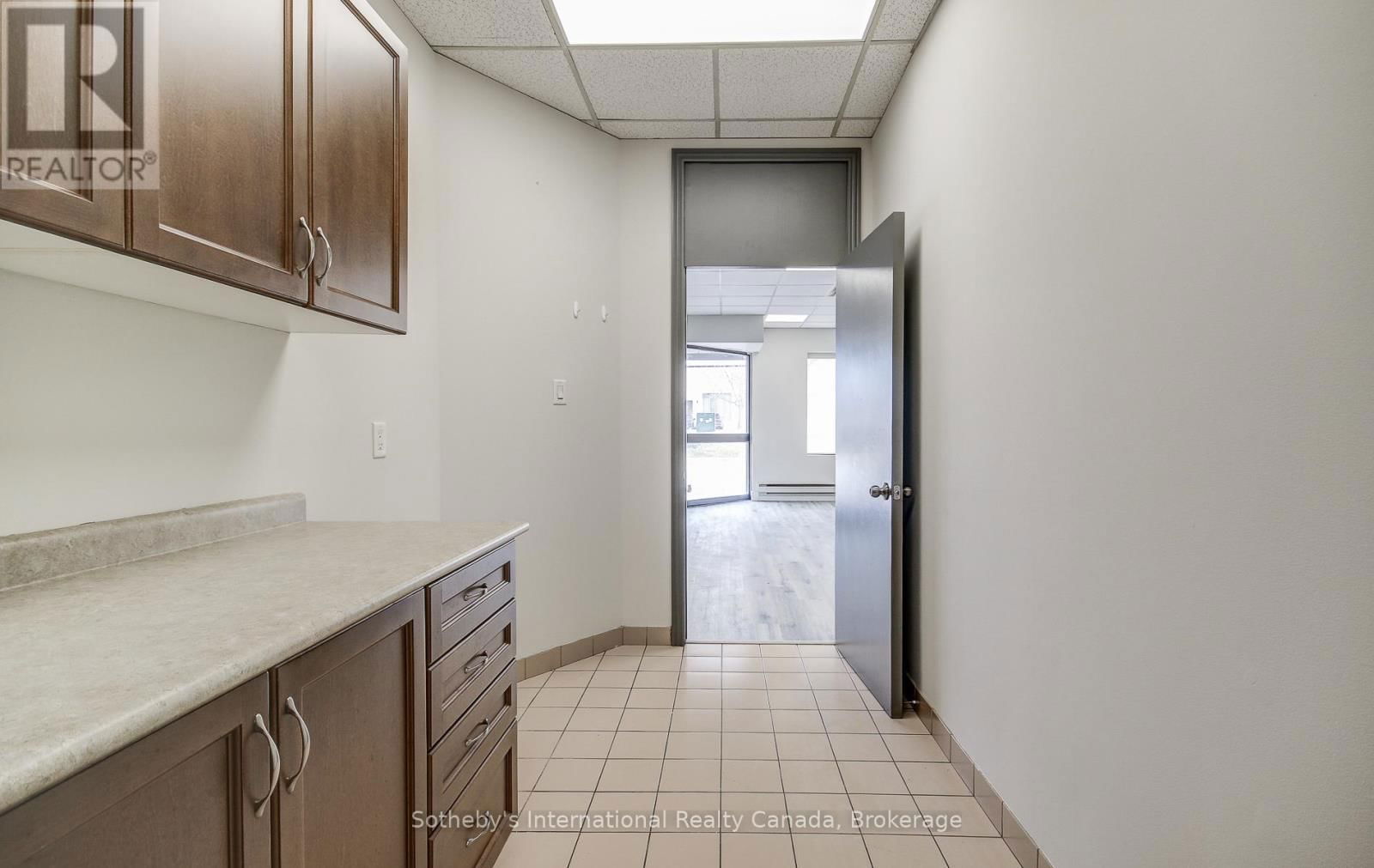 111 CARLAUREN ROAD Image 21