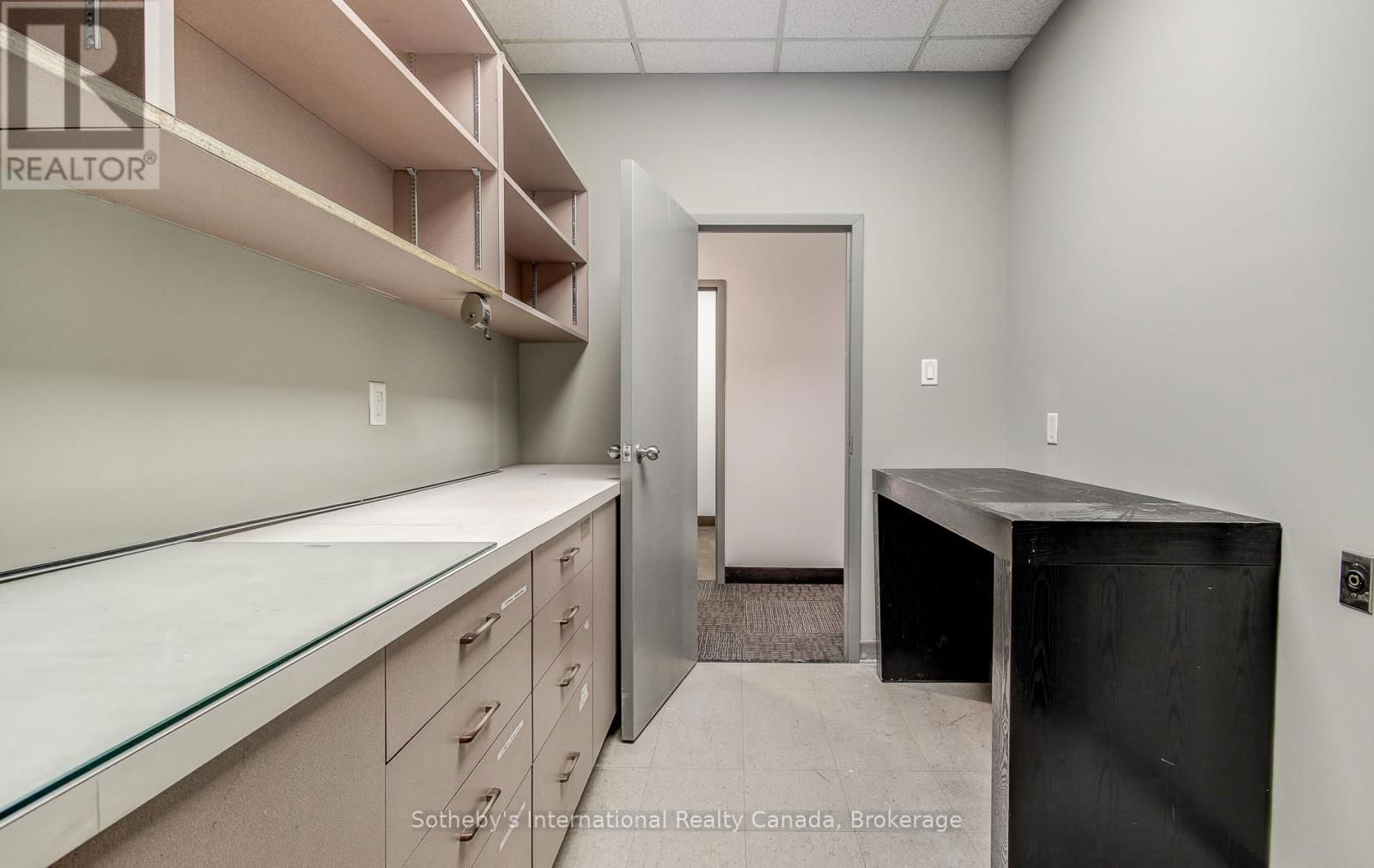 111 CARLAUREN ROAD Image 23