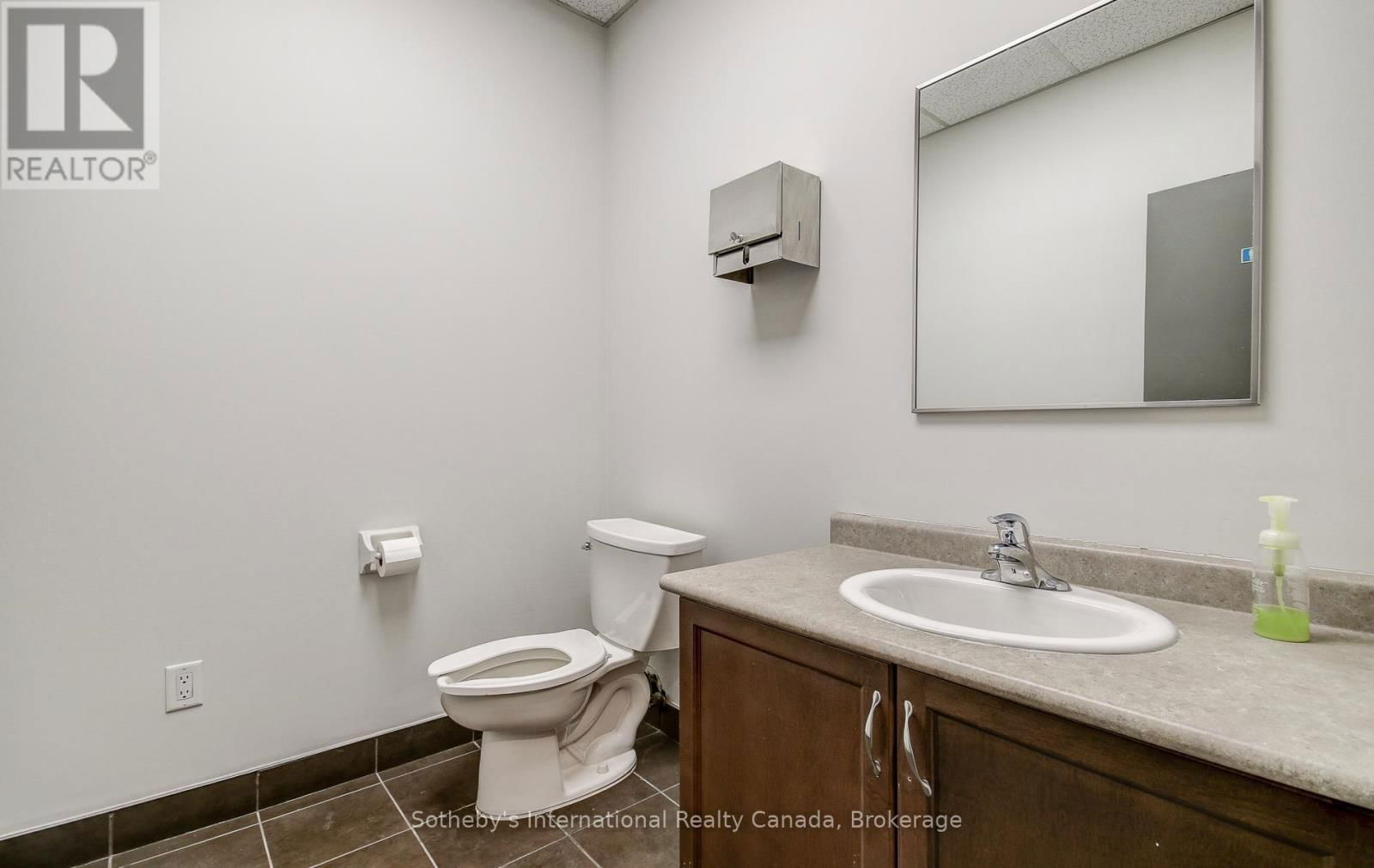 111 CARLAUREN ROAD Image 24