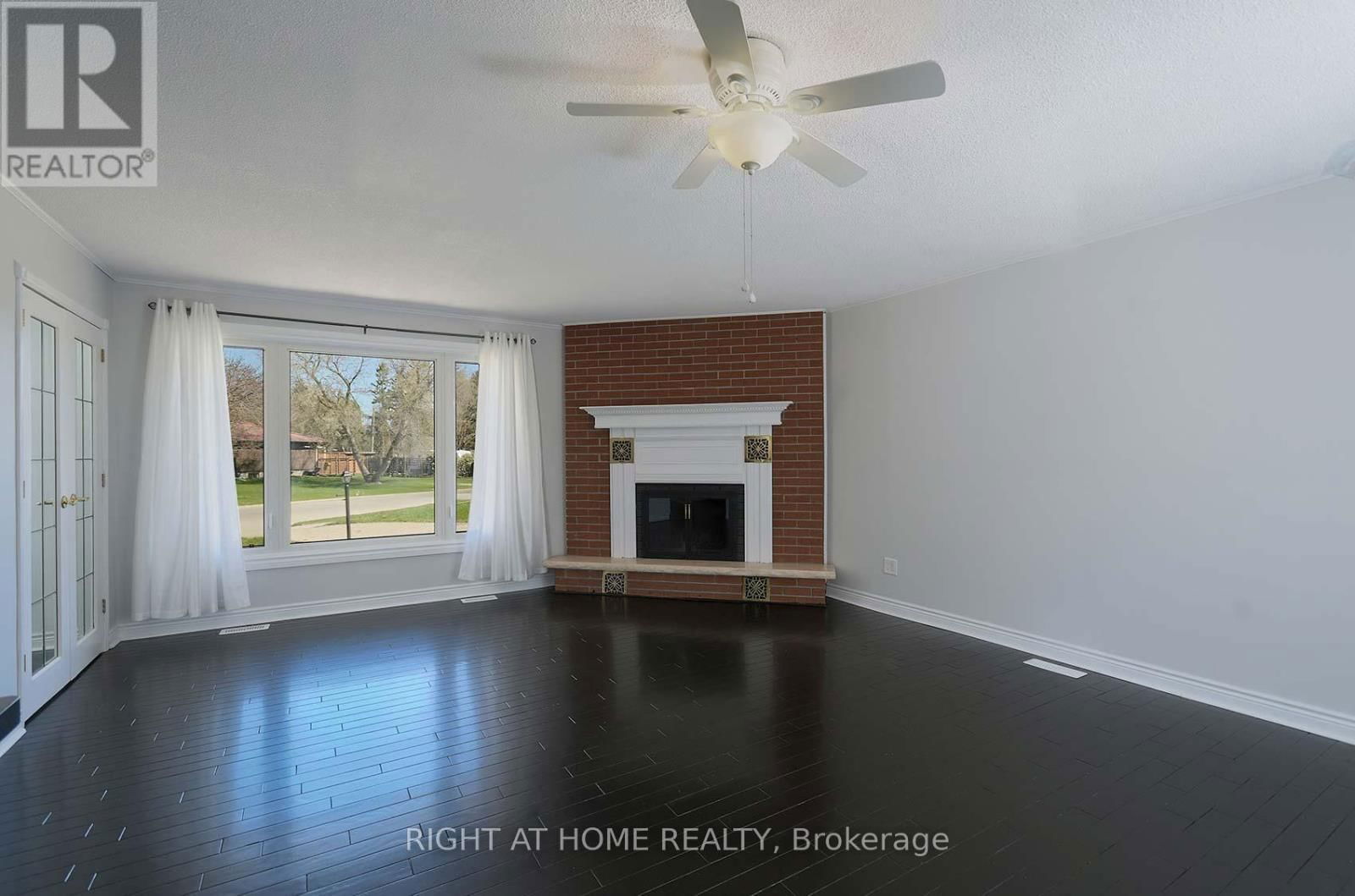 17 OAK STREET Image 11