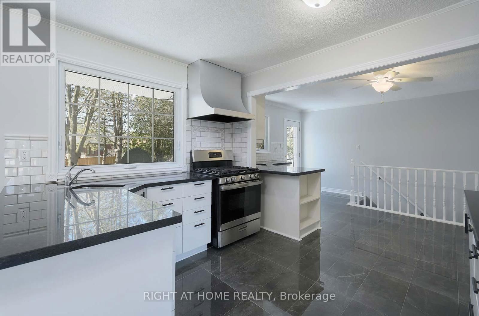 17 OAK STREET Image 14