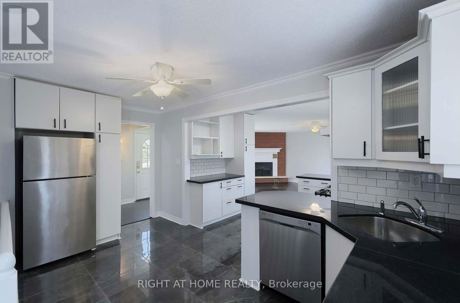 17 OAK STREET Image 15