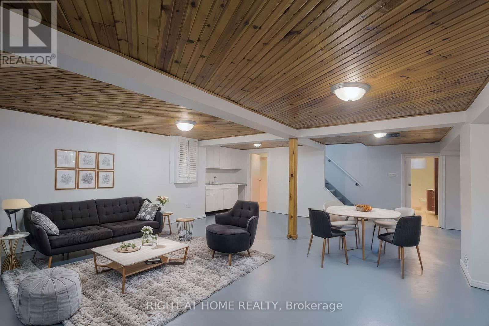 17 OAK STREET Image 24