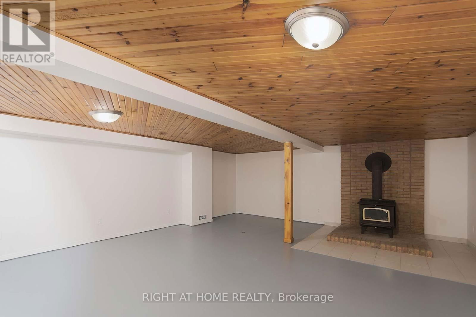 17 OAK STREET Image 25
