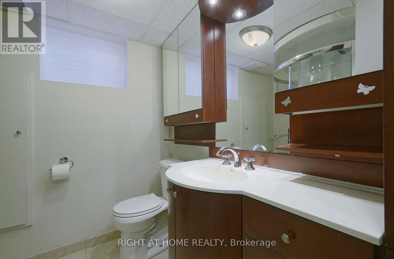 17 OAK STREET Image 32
