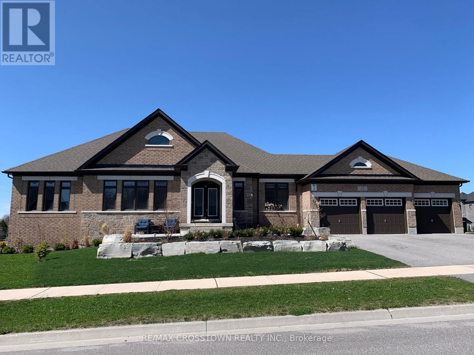 22 STEWART CRESCENT Image 1
