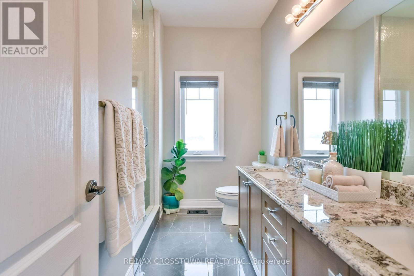 22 STEWART CRESCENT Image 32