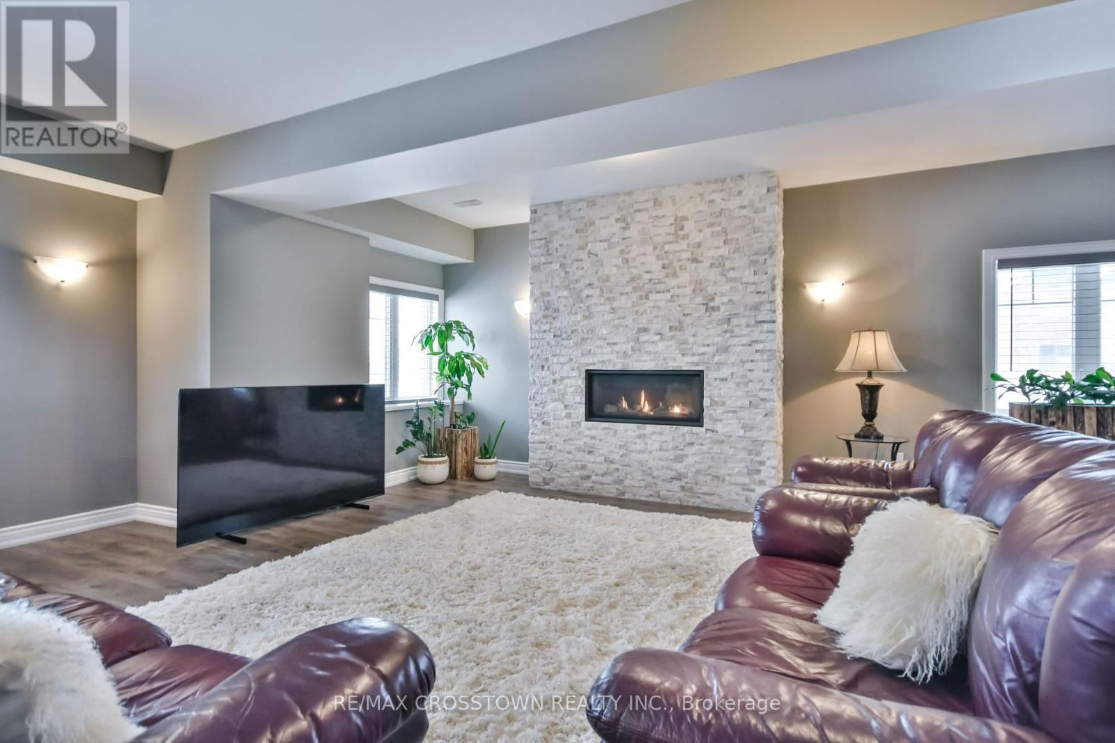 22 STEWART CRESCENT Image 36