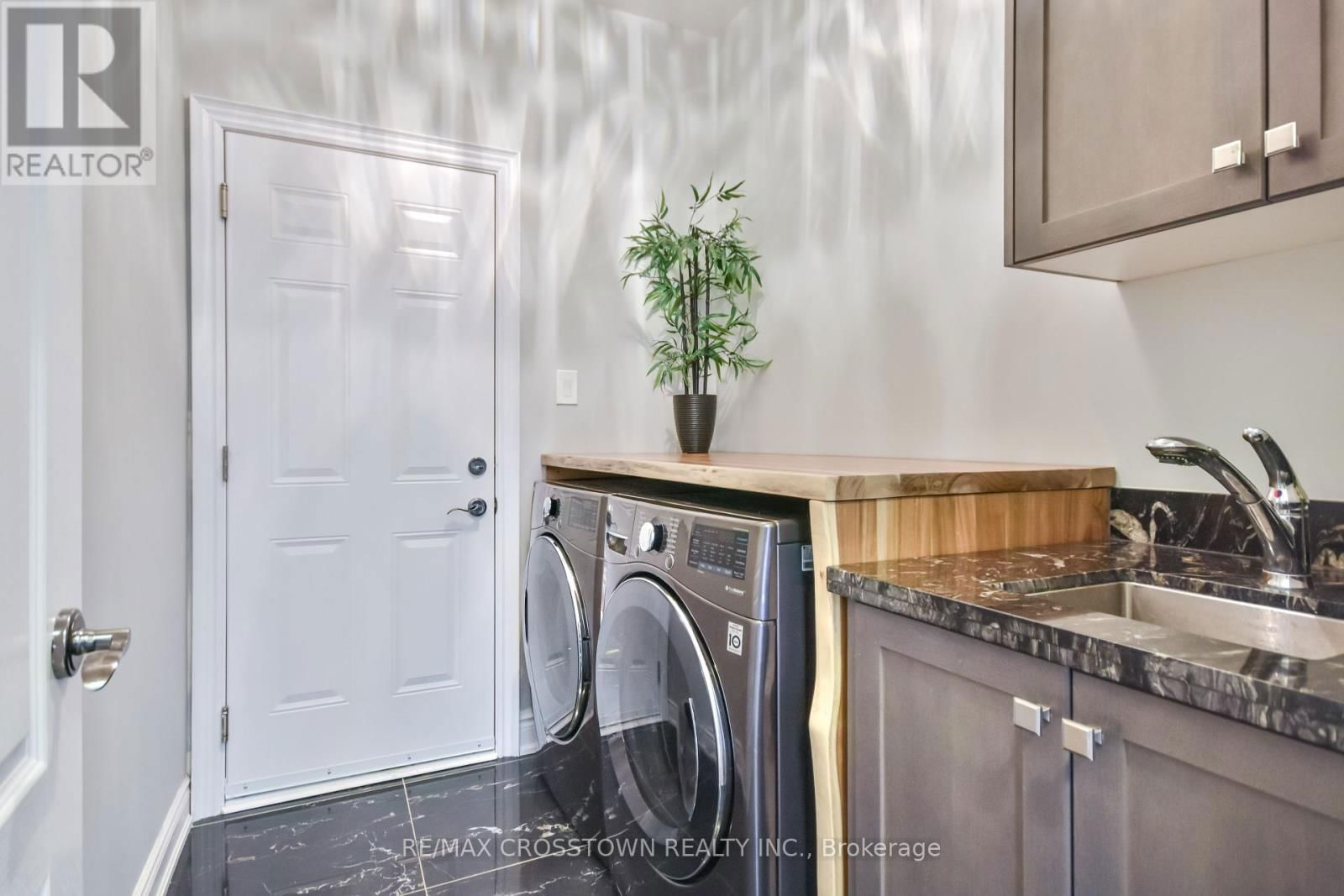 22 STEWART CRESCENT Image 9