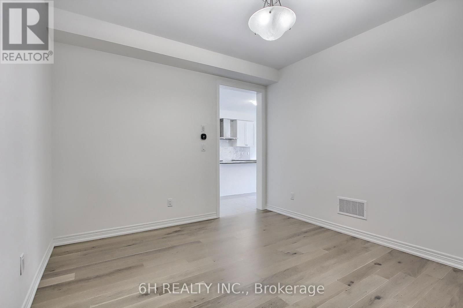 309 BOUNDARY BOULEVARD Image 11