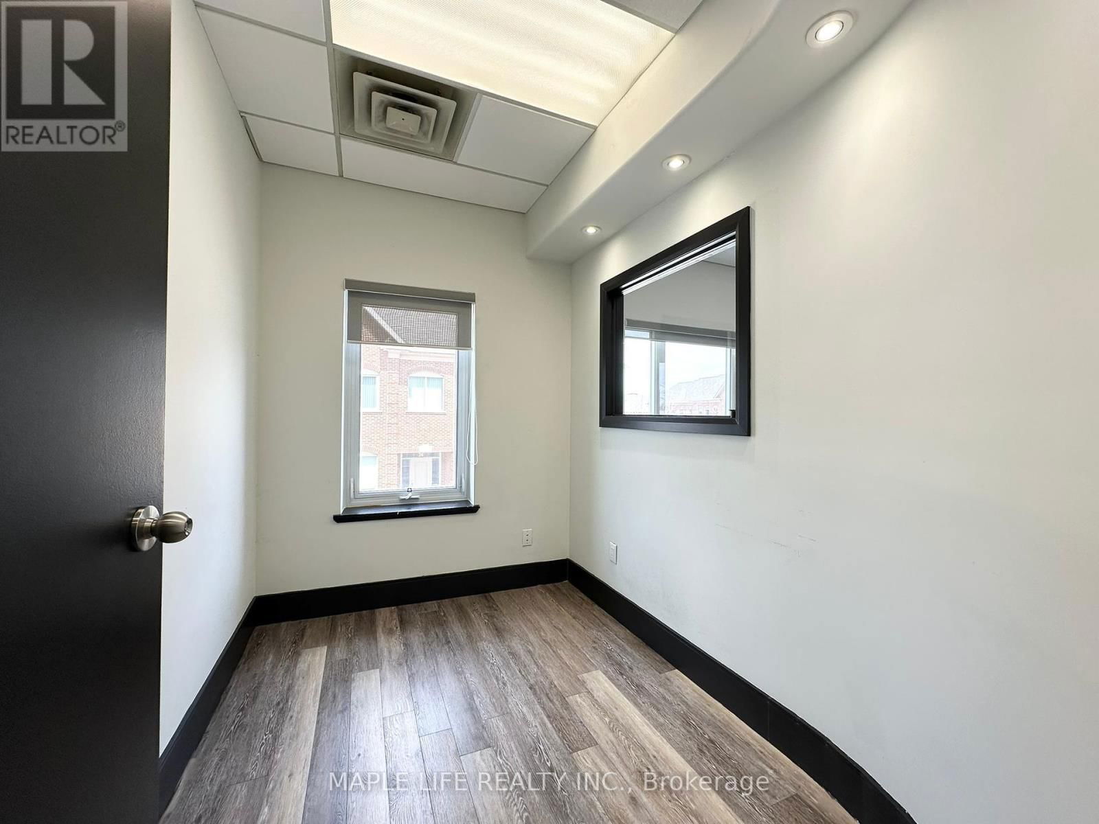 30 WERTHEIM COURT Image 18