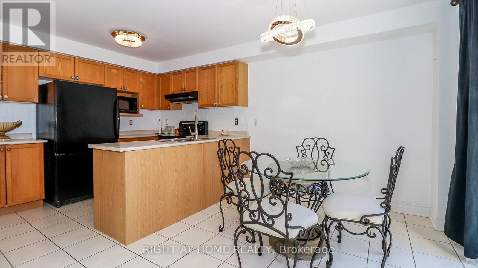 2072 WILSON STREET Image 16