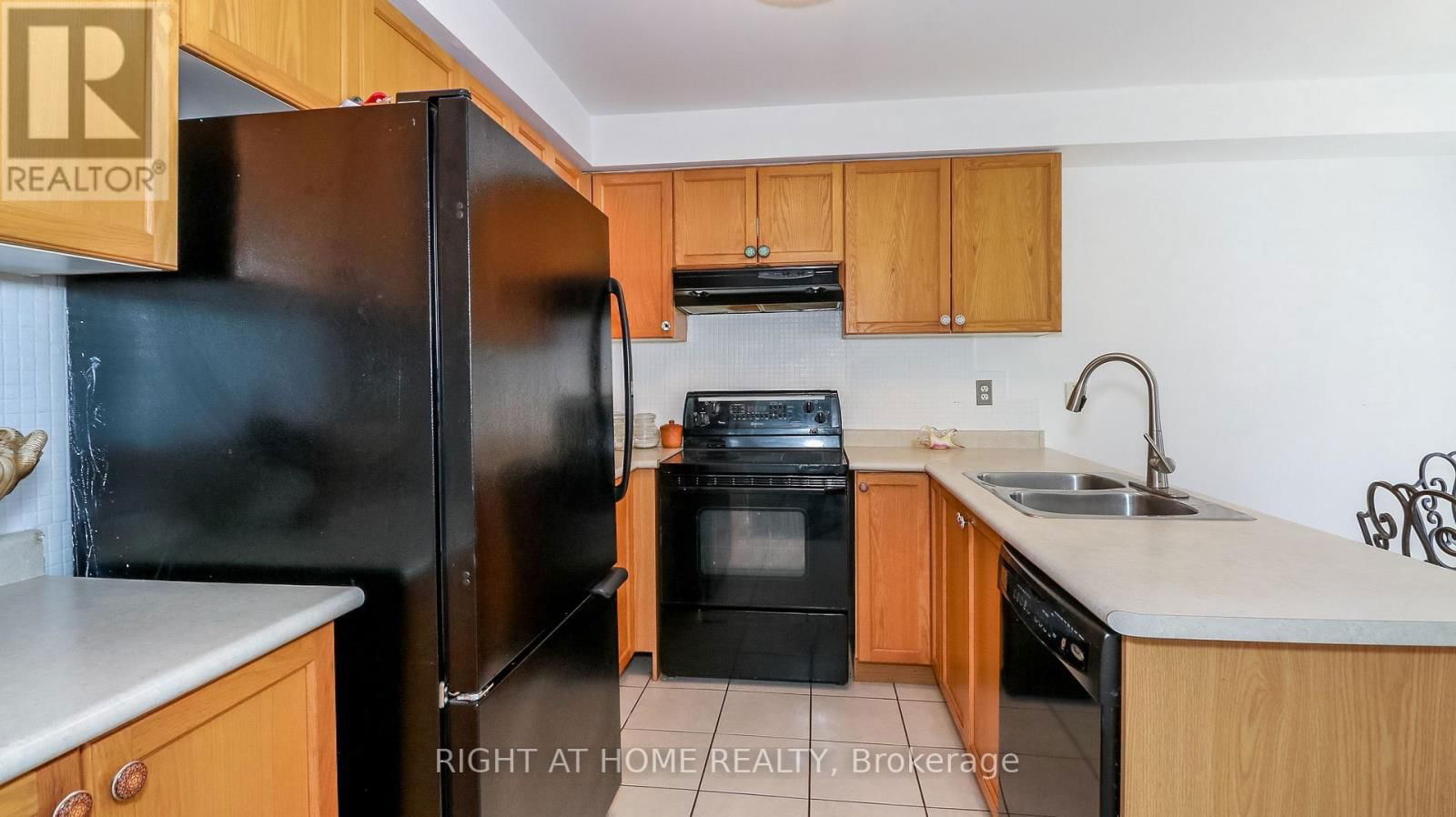 2072 WILSON STREET Image 18