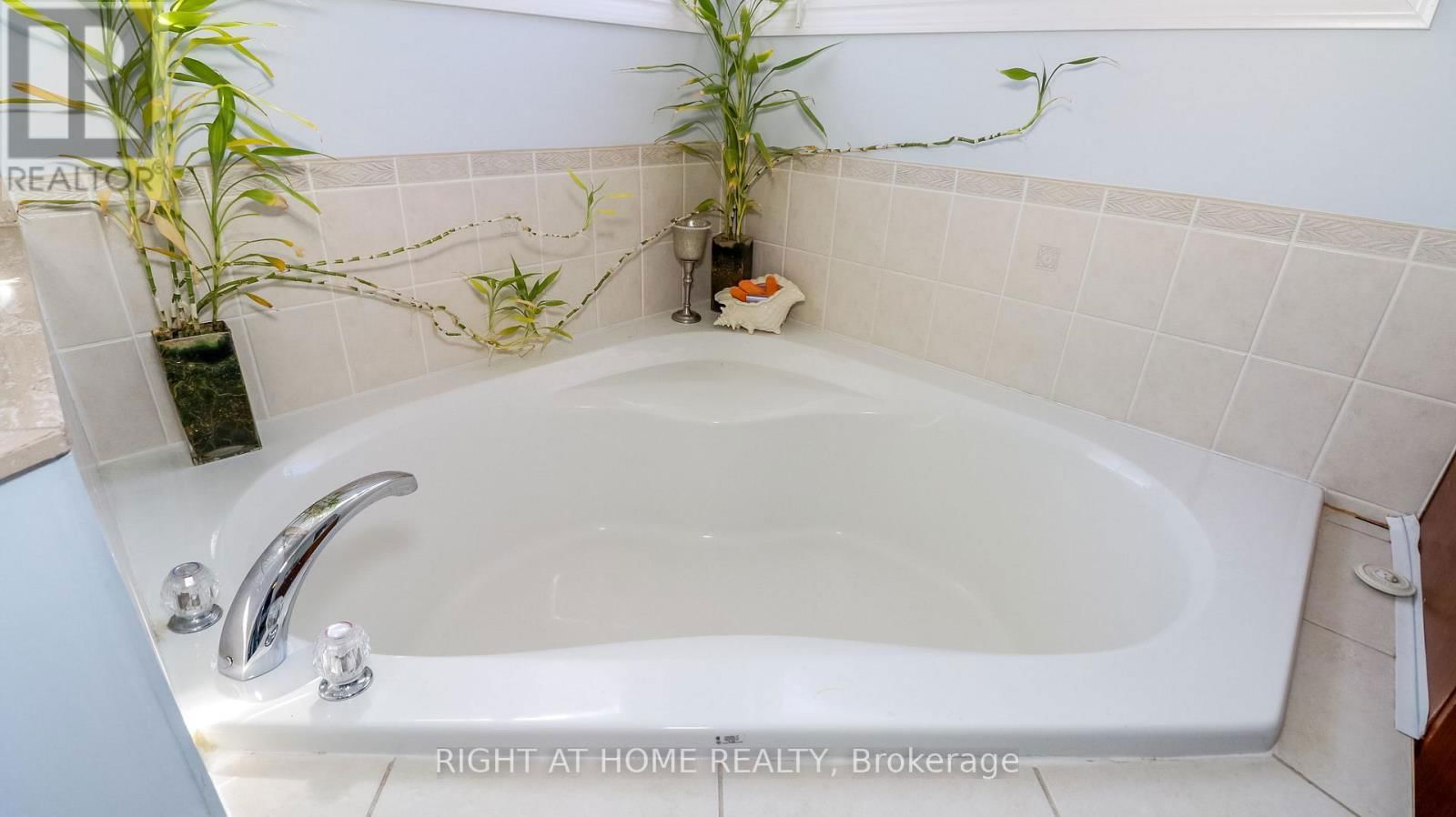 2072 WILSON STREET Image 27