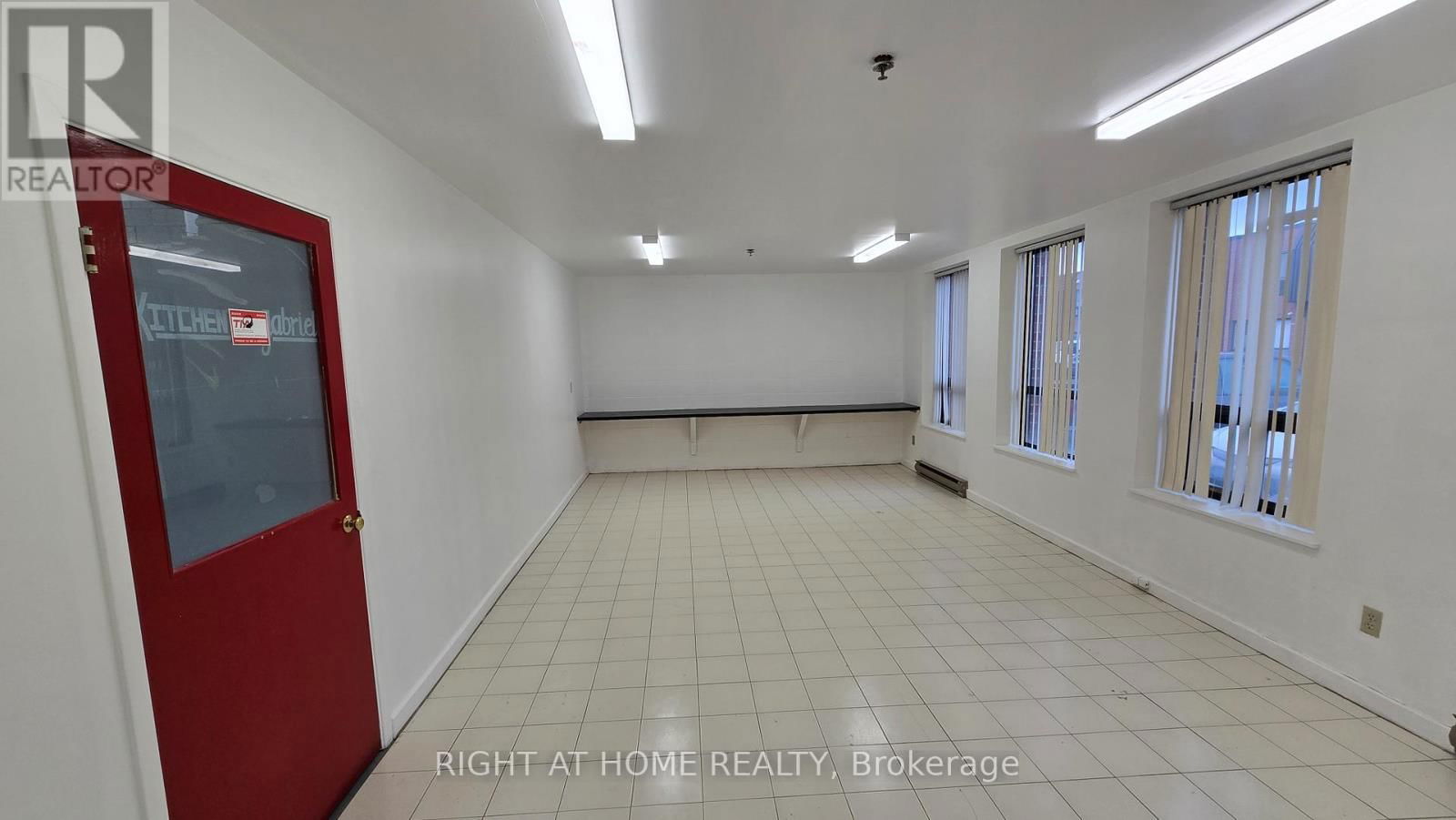 47 - 101 FRESHWAY DRIVE Image 3