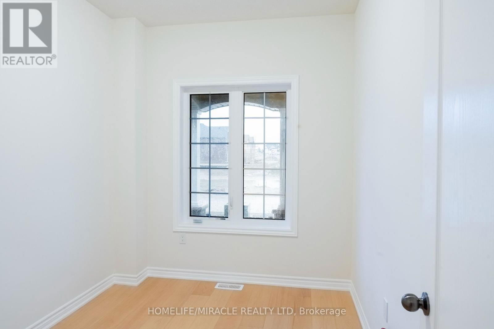19 FENN CRESCENT Image 11