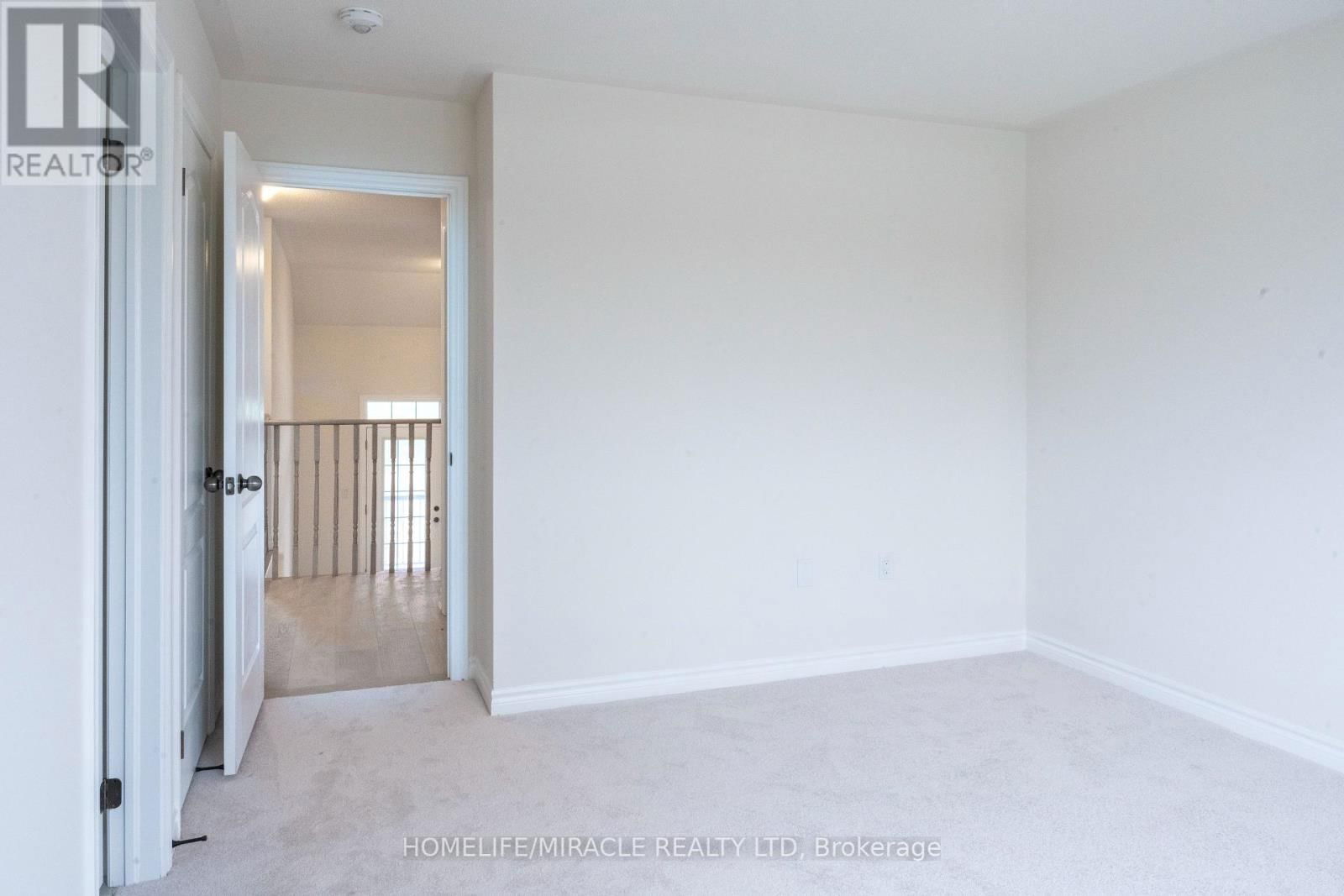 19 FENN CRESCENT Image 19