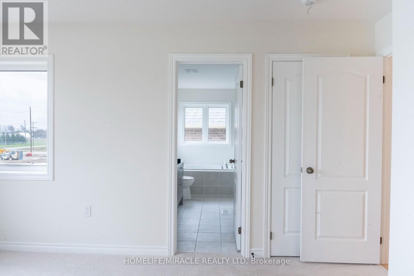 19 FENN CRESCENT Image 20