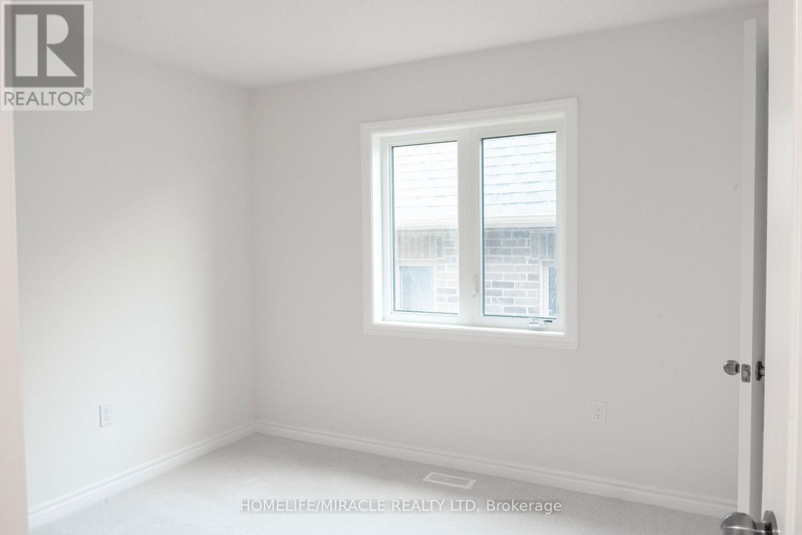 19 FENN CRESCENT Image 24