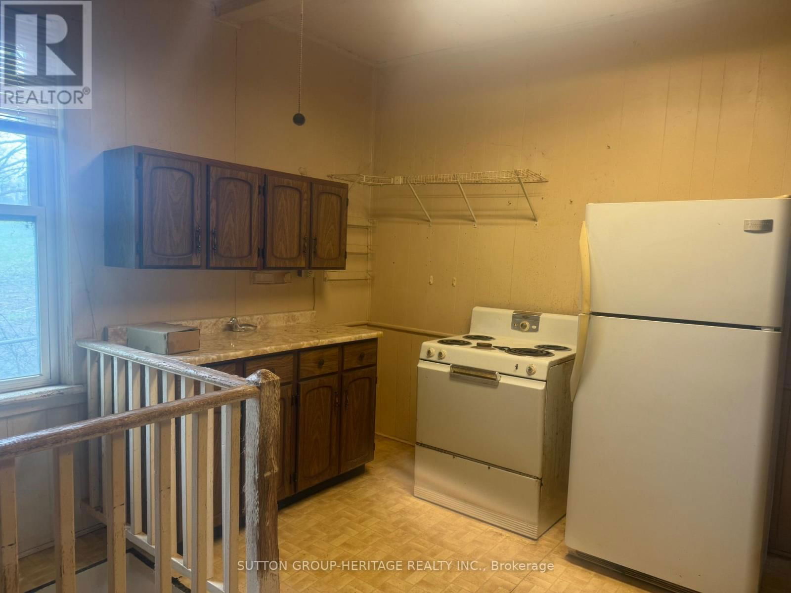 131 CEMETERY ROAD Image 12
