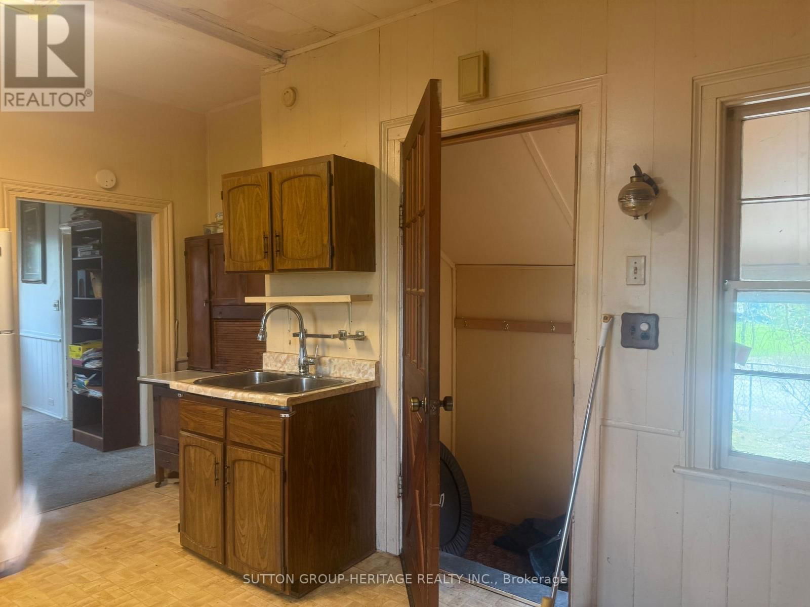131 CEMETERY ROAD Image 13