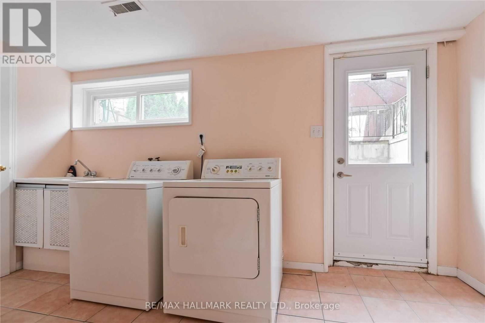 16 CAVALIER CRESCENT Image 21