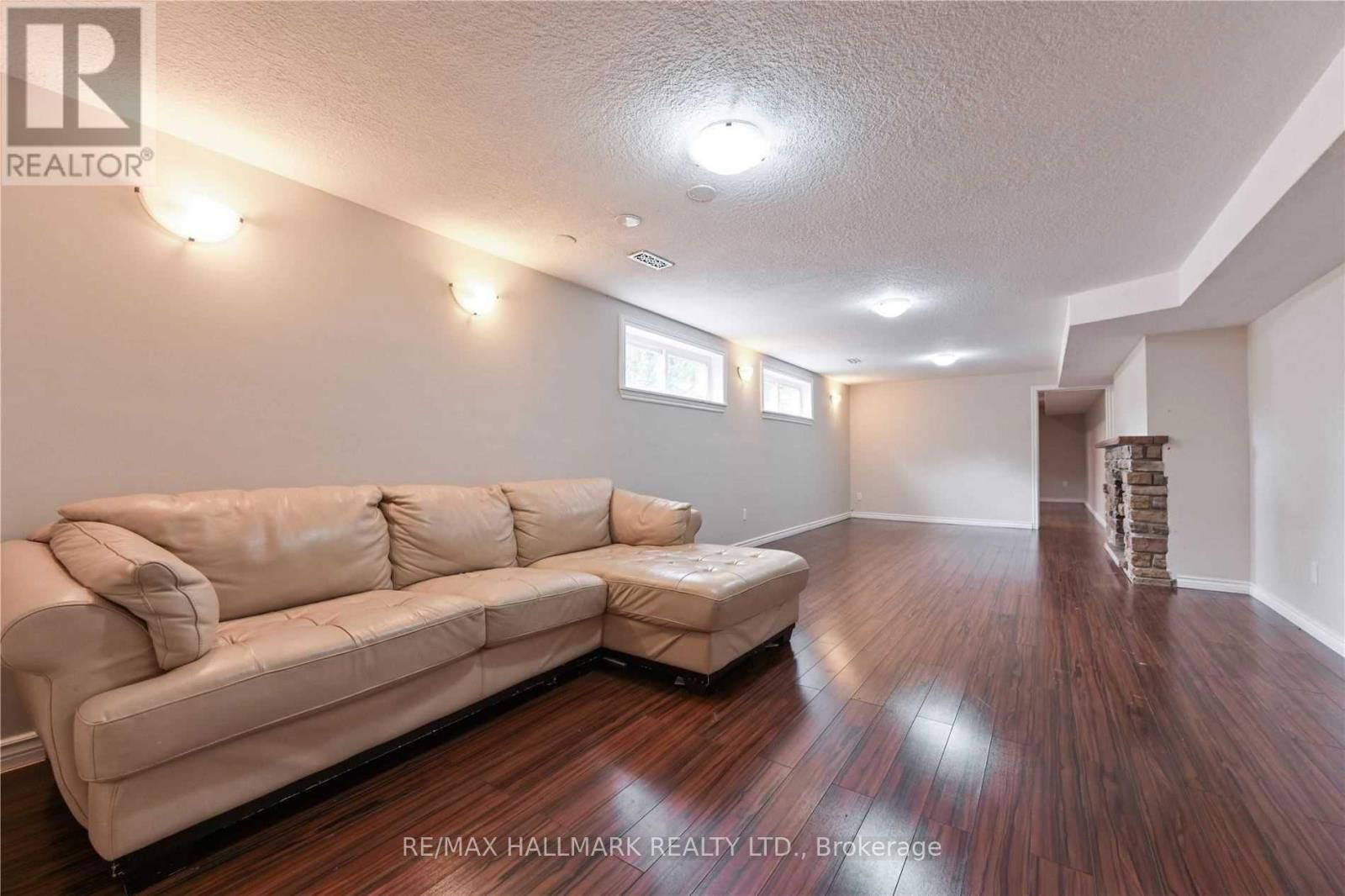 16 CAVALIER CRESCENT Image 22