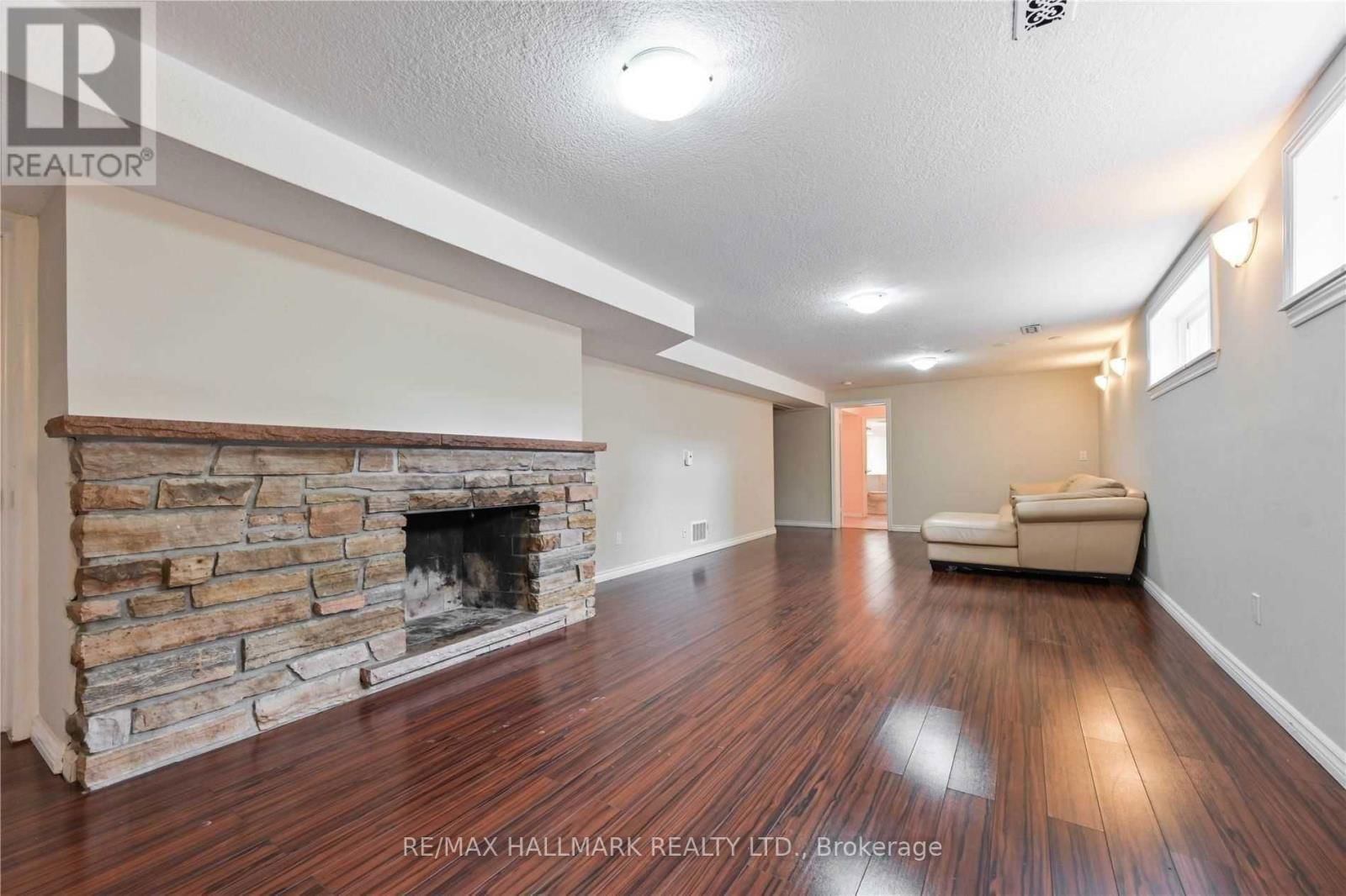 16 CAVALIER CRESCENT Image 23