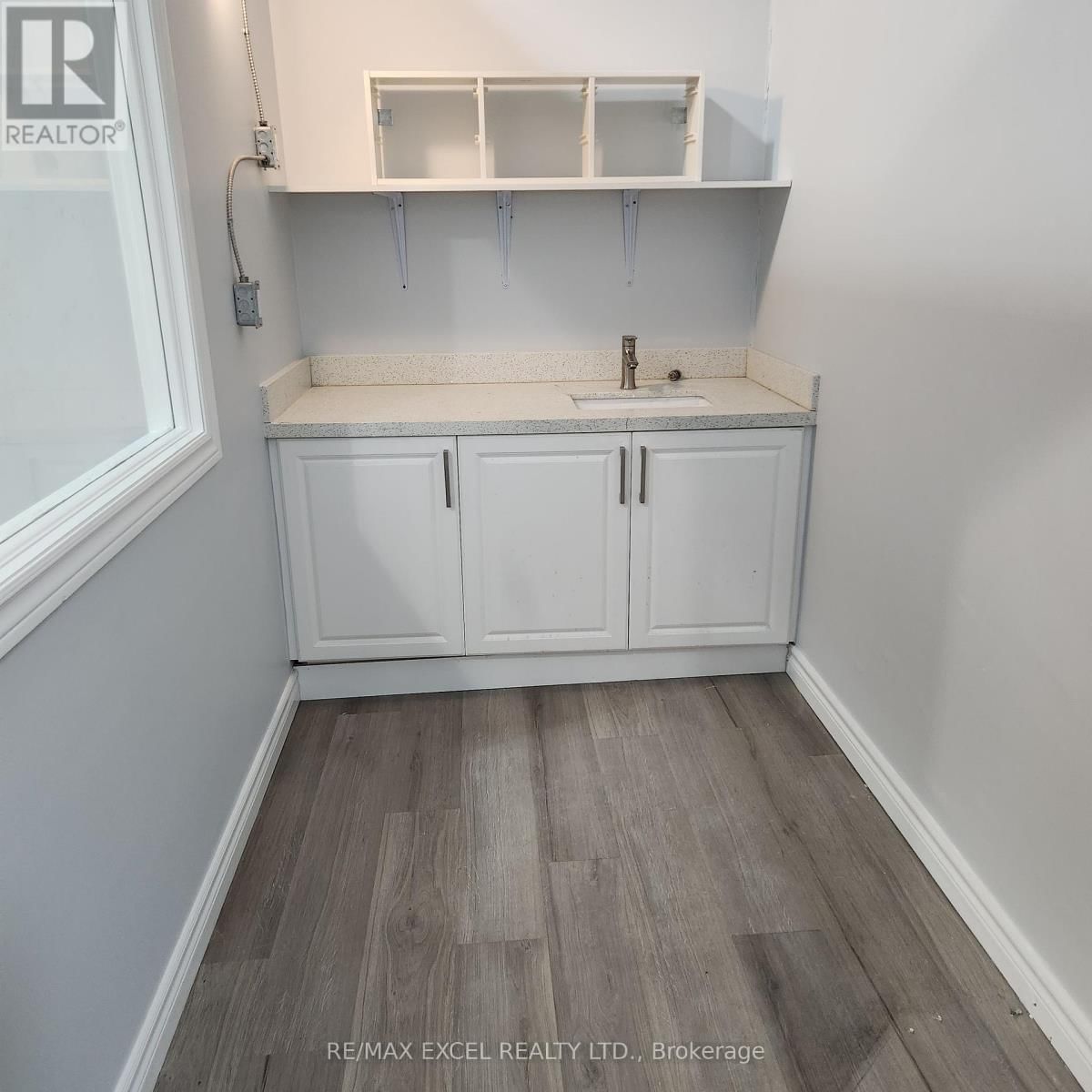 30 SOUTH UNIONVILLE AVENUE Image 11