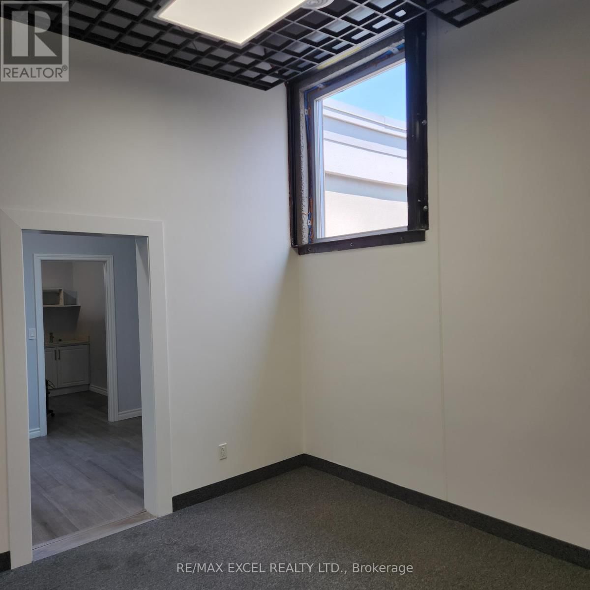 30 SOUTH UNIONVILLE AVENUE Image 6