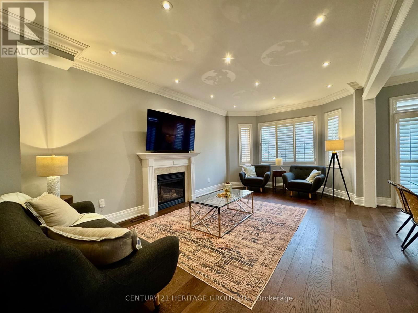 12 FIELDSIDE STREET Image 10