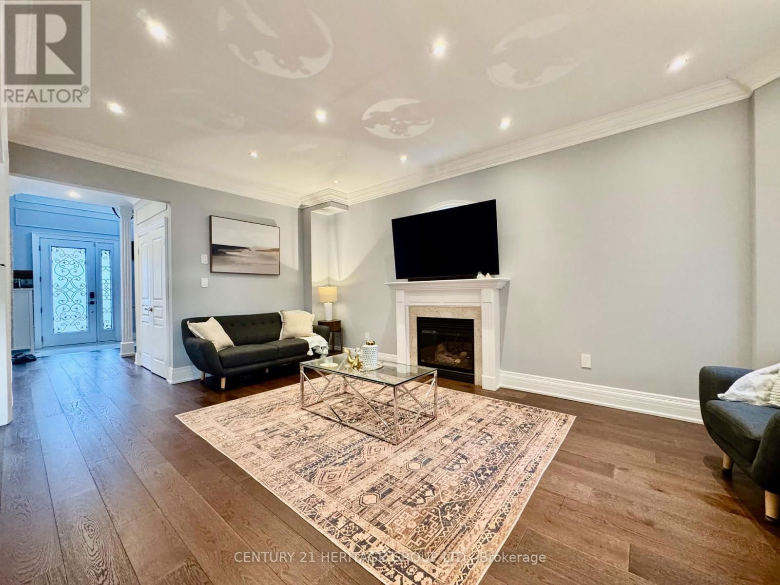 12 FIELDSIDE STREET Image 15