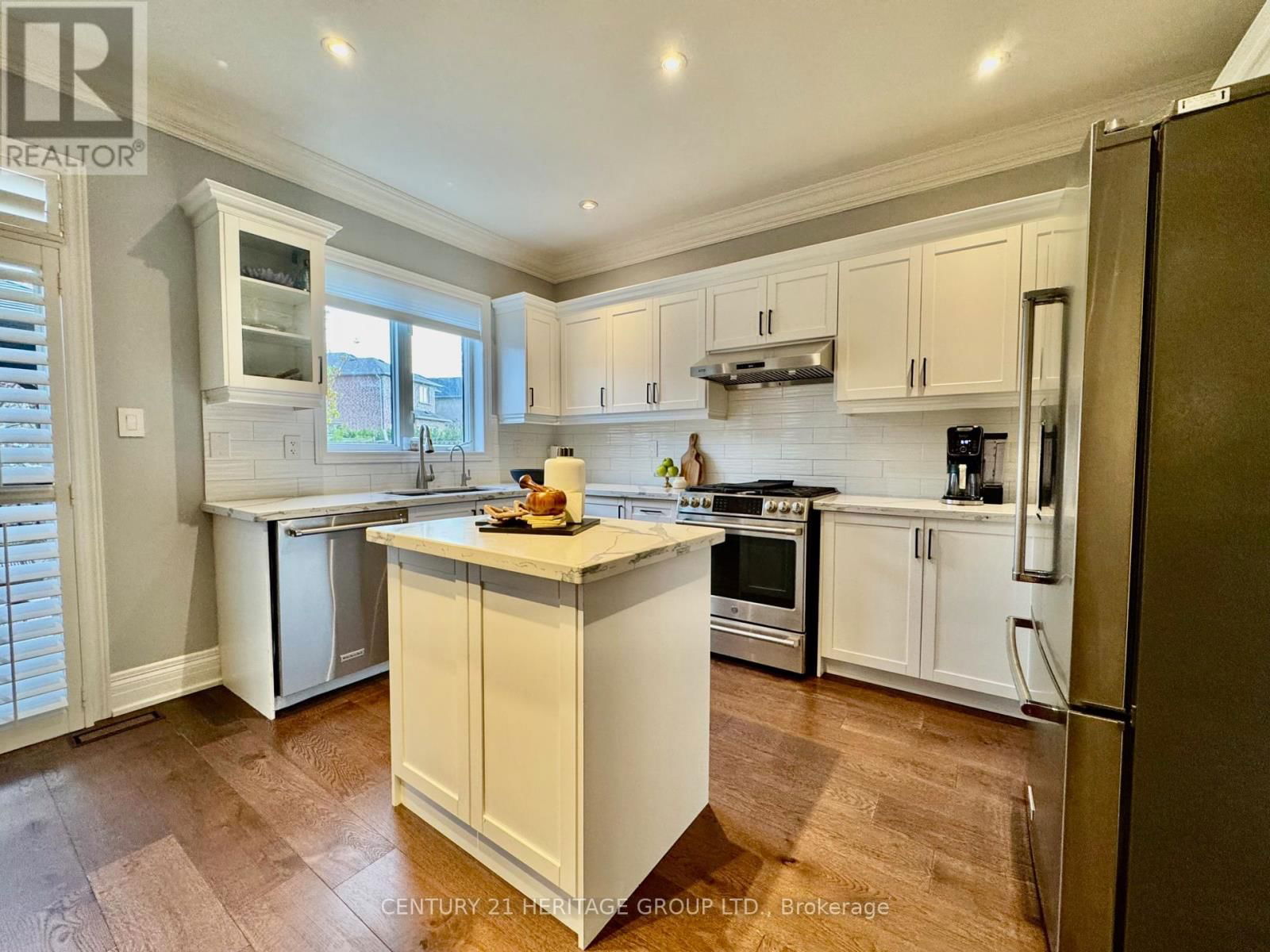 12 FIELDSIDE STREET Image 18