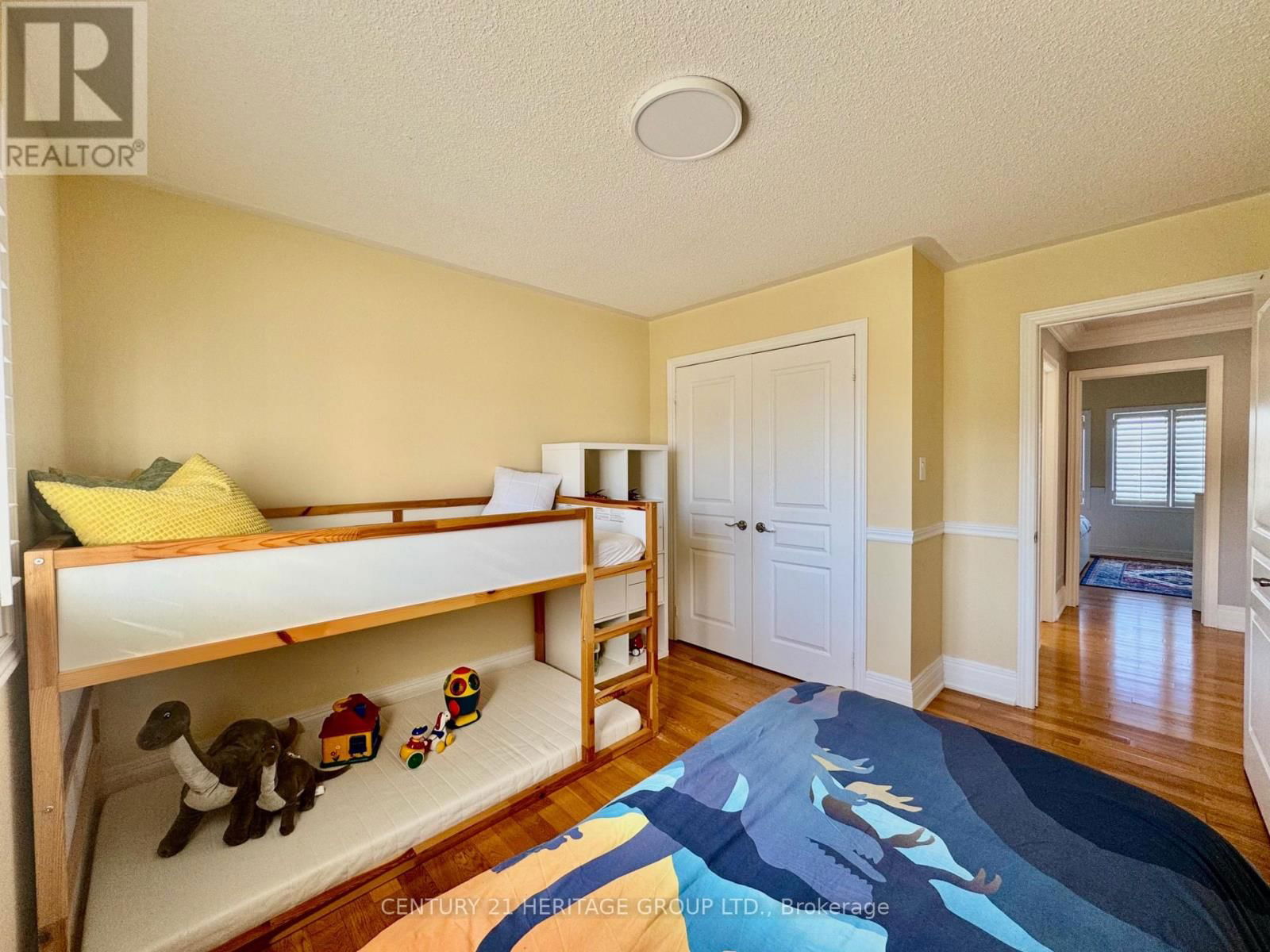 12 FIELDSIDE STREET Image 27