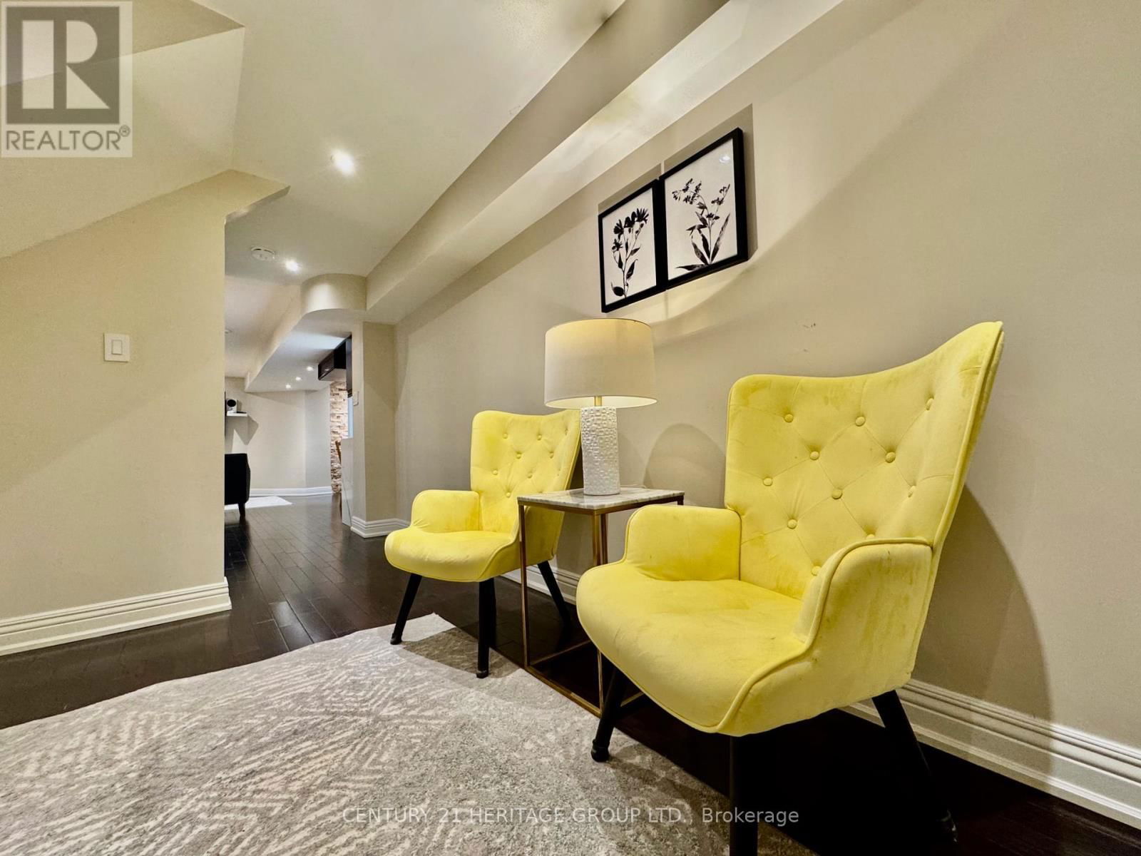 12 FIELDSIDE STREET Image 34