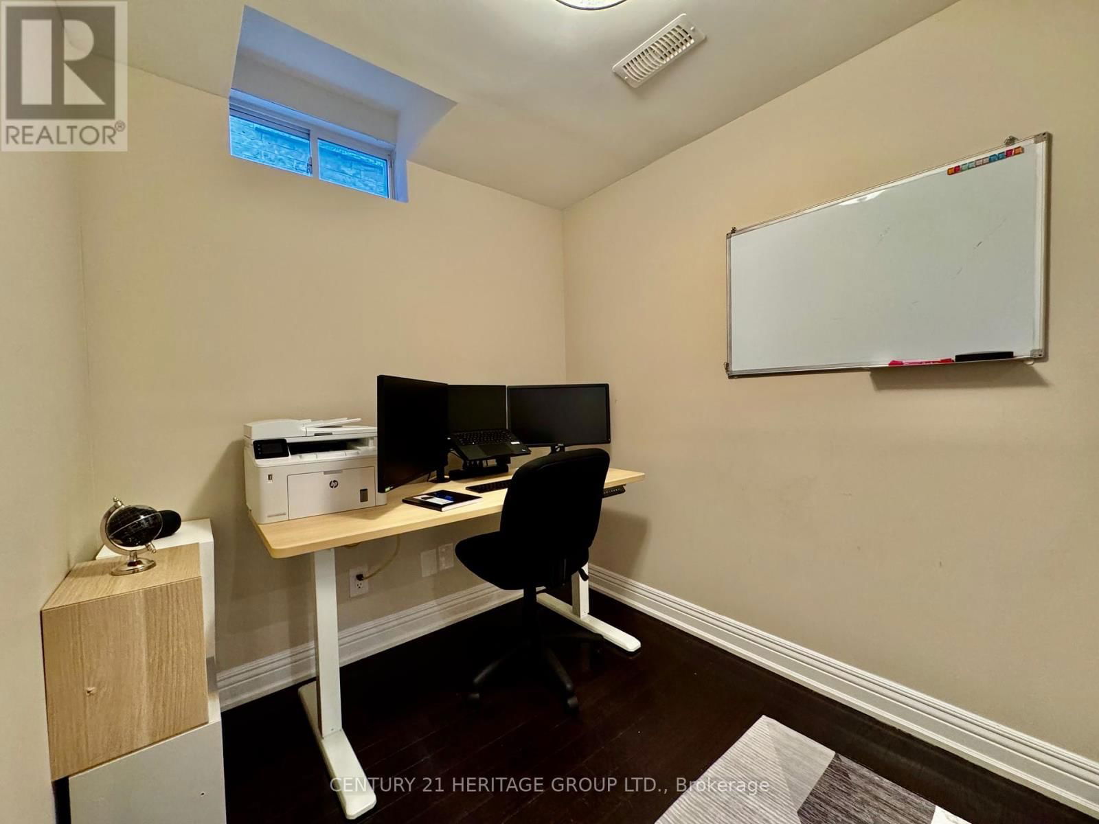 12 FIELDSIDE STREET Image 38