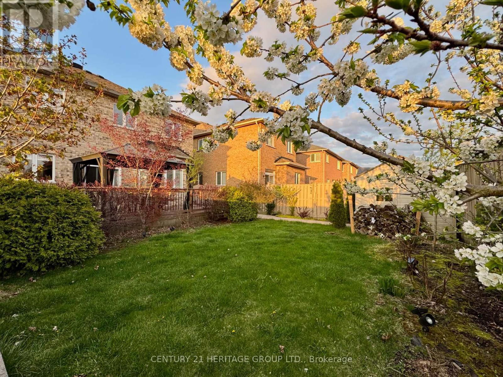 12 FIELDSIDE STREET Image 43