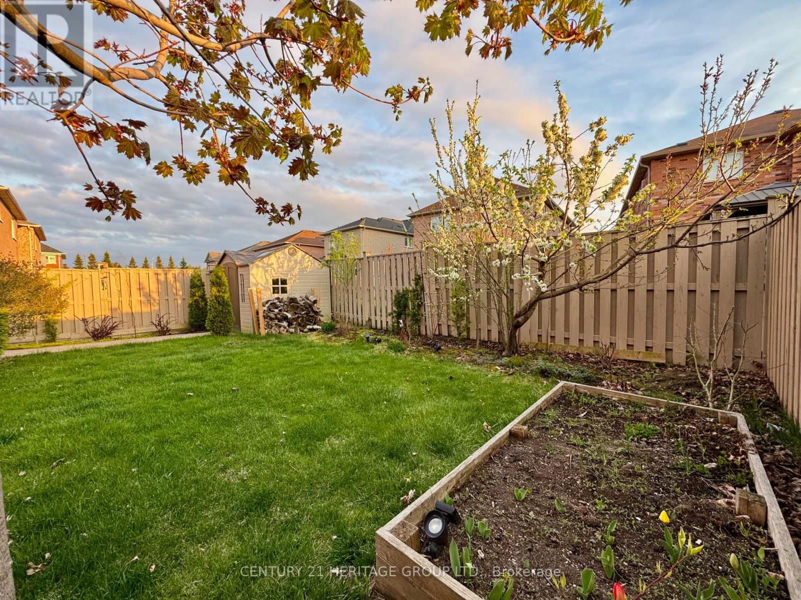 12 FIELDSIDE STREET Image 44