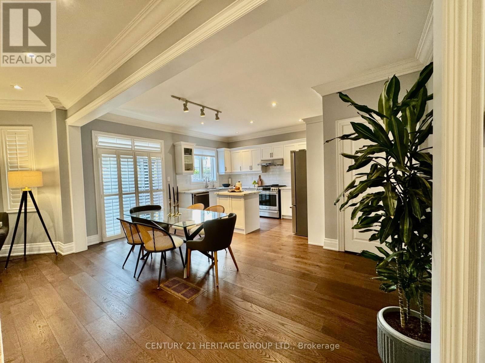 12 FIELDSIDE STREET Image 9