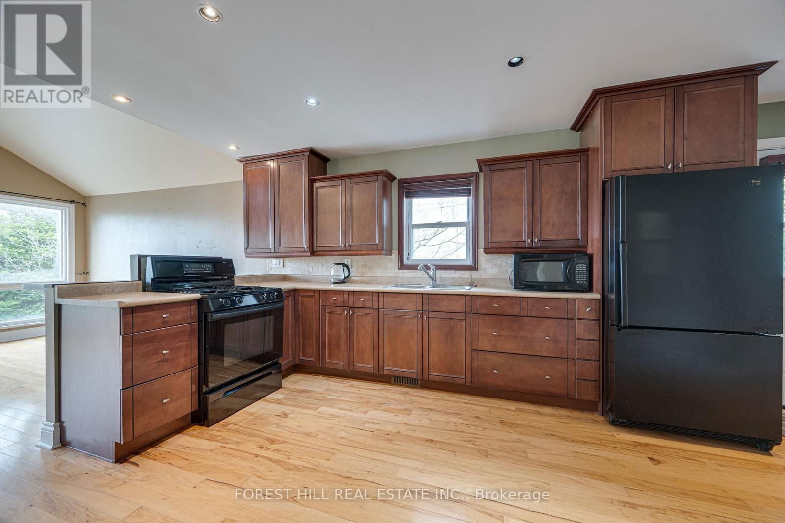 40 CONNOR DRIVE Image 17