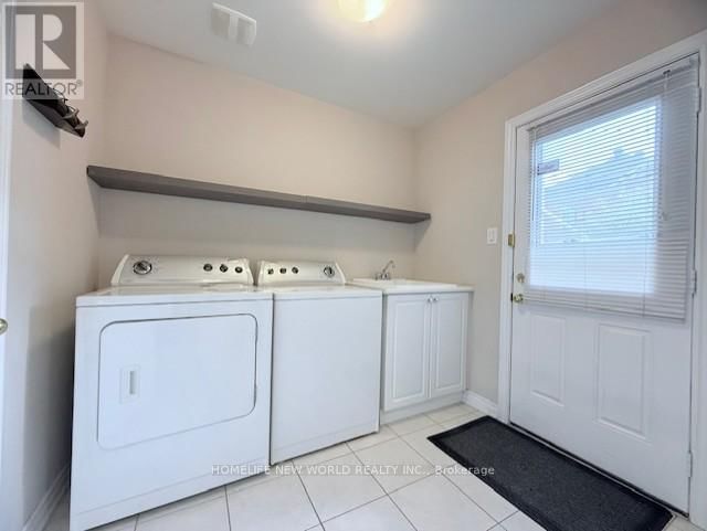219 SMOOTHWATER TERRACE Image 33