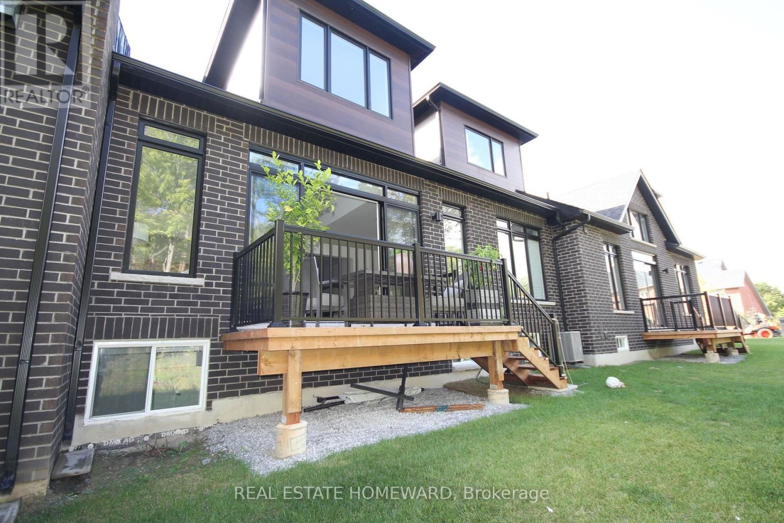 11 LOIS TORRANCE TRAIL Image 32