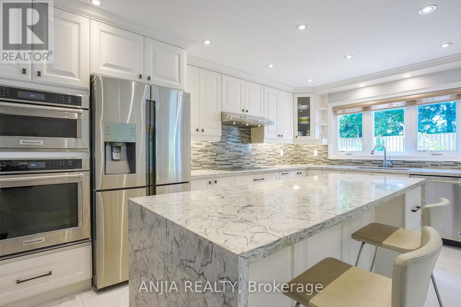 28 HOLBROOK COURT Image 10