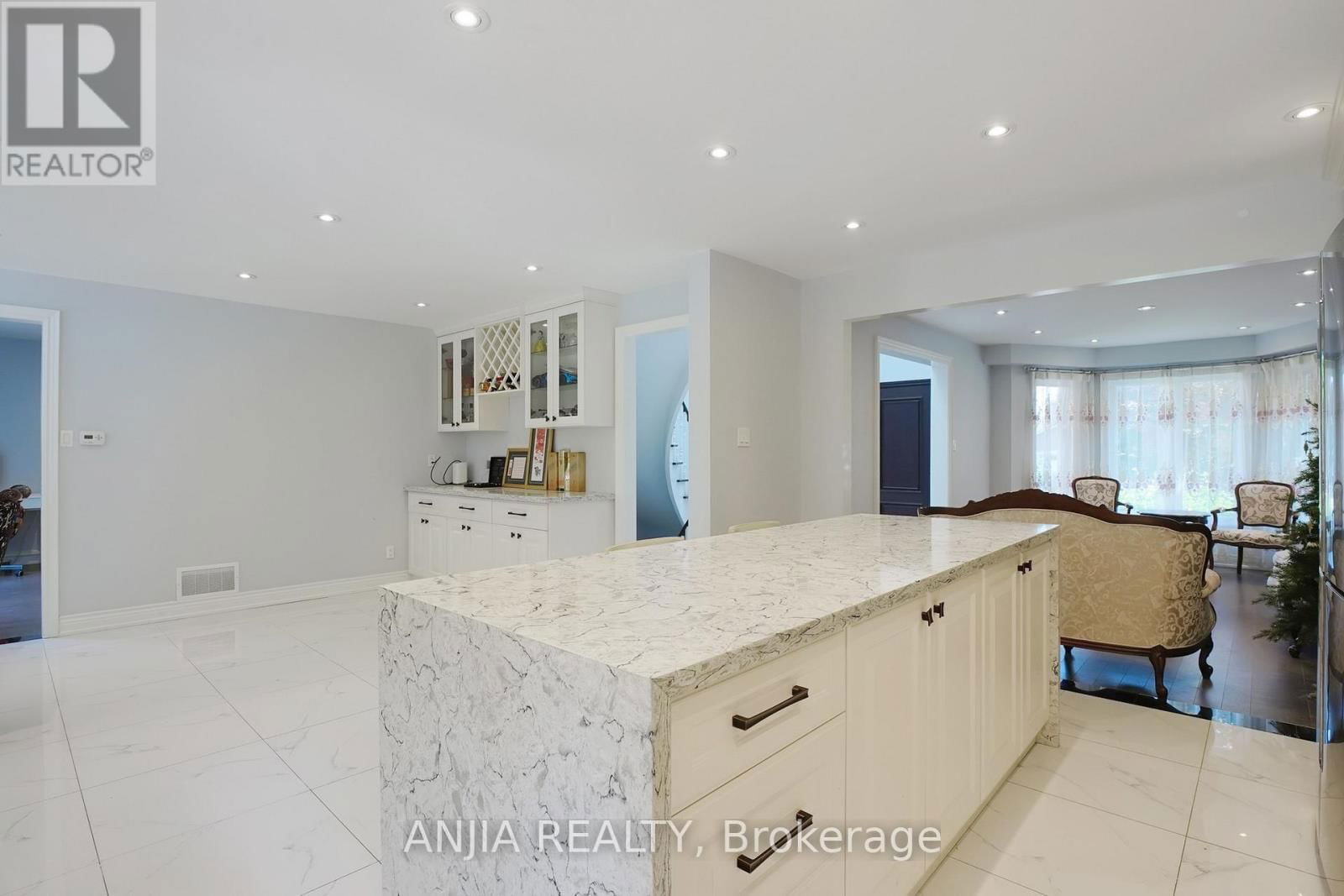 28 HOLBROOK COURT Image 12