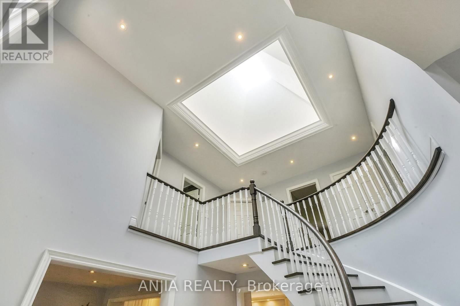 28 HOLBROOK COURT Image 2