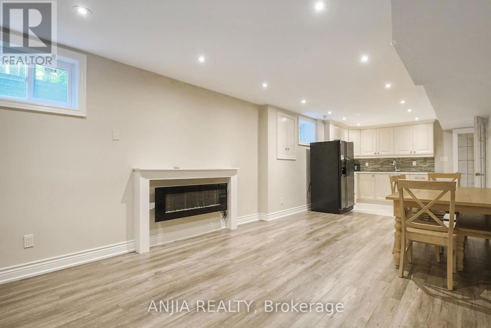 28 HOLBROOK COURT Image 27