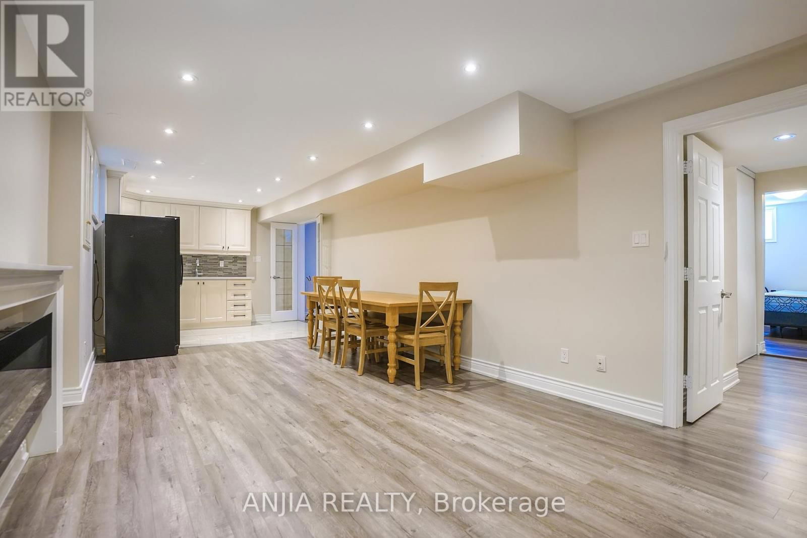 28 HOLBROOK COURT Image 28