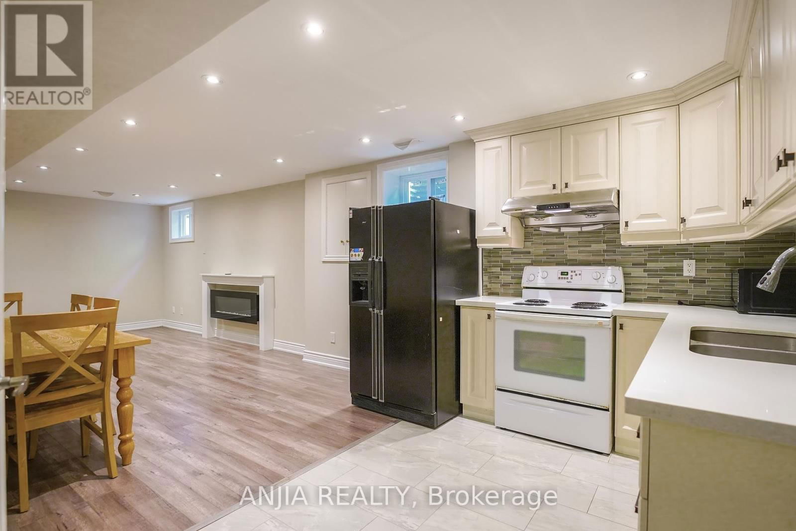 28 HOLBROOK COURT Image 29